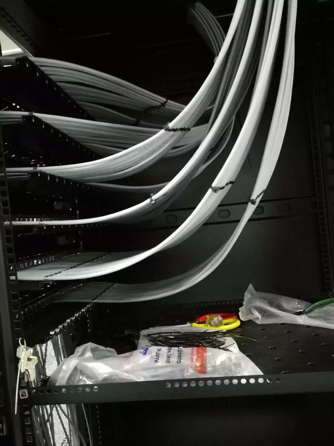 弱电机房综合布线高标准施工 打造高效可靠网络工程